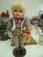 POUPEE EN PORCELAINE RF