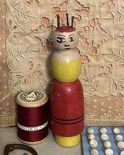 ANCIEN  TRICOTIN " Madame à l'air étonnée " 11cm