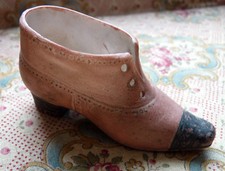 ANCIENNE PETITE CHAUSSURE EN PORCELAINE BISCUIT VERS 1900