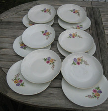 12 Assiettes porcelaine de