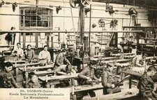 Carte VOIRON Ecole Nationale Professionnelle La Menuiserie Elèves sur machines