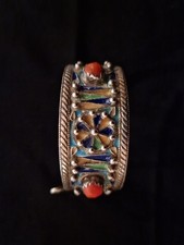 BRACELET MANCHETTE ANCIEN BERBÈRE argent Bas Titre, 4 Coraux et émaux cloisonnés