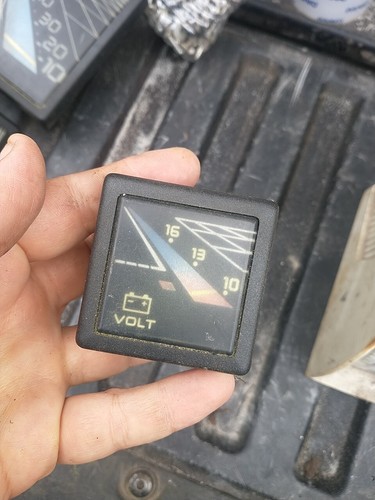 Battery voltage gauge bayliner - voltage,