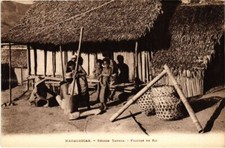 CPA AK Region Tanala, Pileuse de Riz MADAGASCAR (1044682)