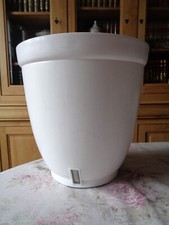 BAC RIVIERA A PLANTES A RESERVE D'EAU   BLANC hauteur 30cm diamètre 30 cm en TBE