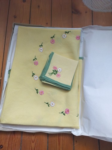 Nappe the ronde jaune neuve - a,