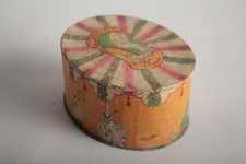 Ancienne boîte publicitaire