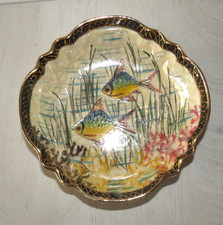 Assiette, Plat creux en faience au motif de Poissons, signée H. BEQUET Quaregnon