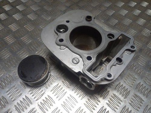 Cylindre piston arrière - et,