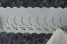  broderie Anglaise, écrue dentelle motif et tissus très fin 10 cm X 2,70 m