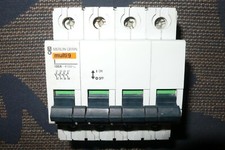 INTERRUPTEUR SECTIONNEUR TETRA. 100A MERLIN GERIN 15093 TRIPHASE +N 100 AMPERES