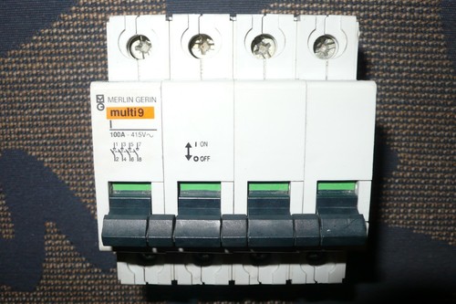 Interrupteur sectionneur - interrupteur,