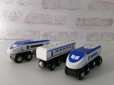 Train en bois avec 2