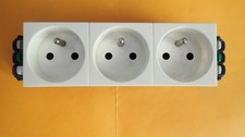 Legrand 77303 ou 773 03 - Triple Prise MOSAIC  6 modules pour goulottes monobloc