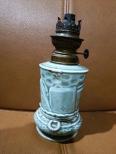lampe à pétrole en faïence à décor de jeux