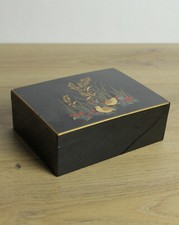 Sublime boite en bois laqué noir et doré déco animal végétal asiatique rangement