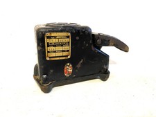 Ancienne pédale de machine à