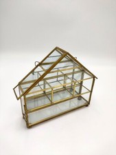ancienne vitrine en forme de maison porte miroir laiton boite en verre à bijoux