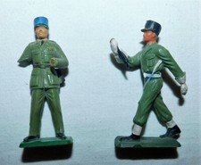 STARLUX 1/32 SOLDAT . 1 OFFICIER KEPI BLEU & 1 LEGIONNAIRE KEPI NOIR A RESTAURER