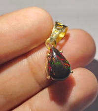 Pendentif opale noire feu