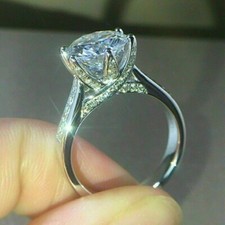 Bague cadeau de fiançailles
