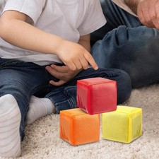 3 dés en mousse avec poches