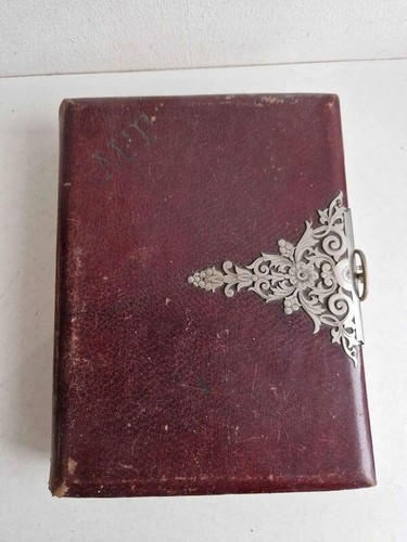 Ancien album photo - en, cuir