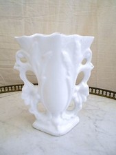 ( 156 ) SOMPTUEUX  VASE DE MARIÉE BLANC  EN PORCELAINE DE PARIS OU VALENTINE