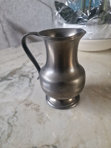 Petit pot pichet étain - un,