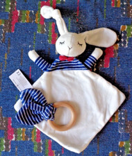 EN/  DOUDOU PLAT LAPIN ENVIE DE FRAISE + ANNEAU BLANC BLEU RAYE  NEUF
