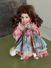 Poupées de Collection Petite fleur sur socle tête et mains Porcelaine Vintage