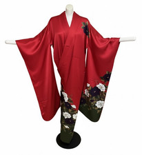 Kimono japonais furisode S rouge vert foncé motif fleurs soie d'occasion