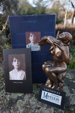 CC04  FIGURINE STATUETTE