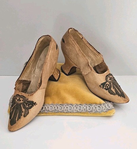Une paire rare de chaussures - paire,