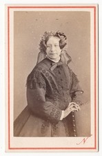 Portrait femme en robe se