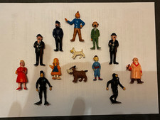 13 figurines TINTIN "et le lac
