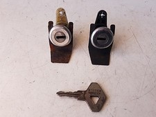 Barilier de porte avec une clé pour Renault super 5 diesel de 1989