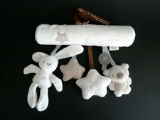 B1- DOUDOU BARRE D'ACTIVITE MAMAS & PAPAS LAPIN BLANC GRIS BEIGE OURS ETOILE TBE