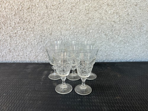 Lot petits verres à - 8,