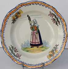 ASSIETTE ANCIENNE EN FAIENCE
