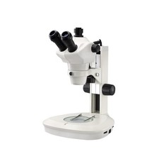 Microscope trinoculaire à