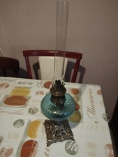 lampe à pétrole,avec 1 mèche ,bleu,joli pied sculpté.
