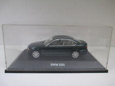 BMW 328i Berline E46 Vert