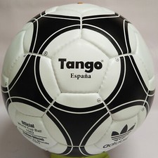 Ballon officiel Adidas Tango