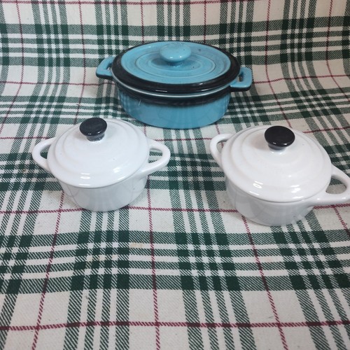 Small lidded casserole - 3,