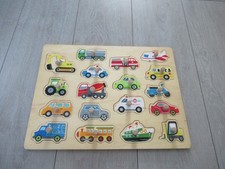 Puzzle en bois avec 18 véhicules camions voitures