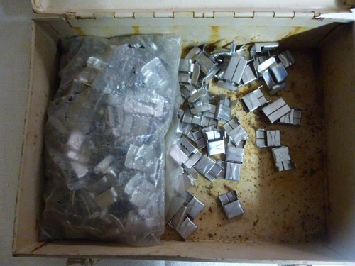 Attaches pour feuillard inox