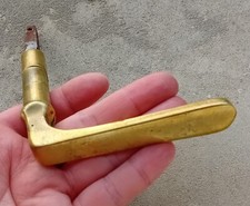 Ancienne poignee de porte en bronze ou laiton,  longueur 9,3 cm