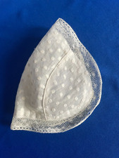 bonnet poupée ancien en linon plumetis (ref G58)