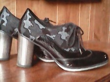 Derbies J. Métayer vernis noirs et tissu, talon cylindre T 40